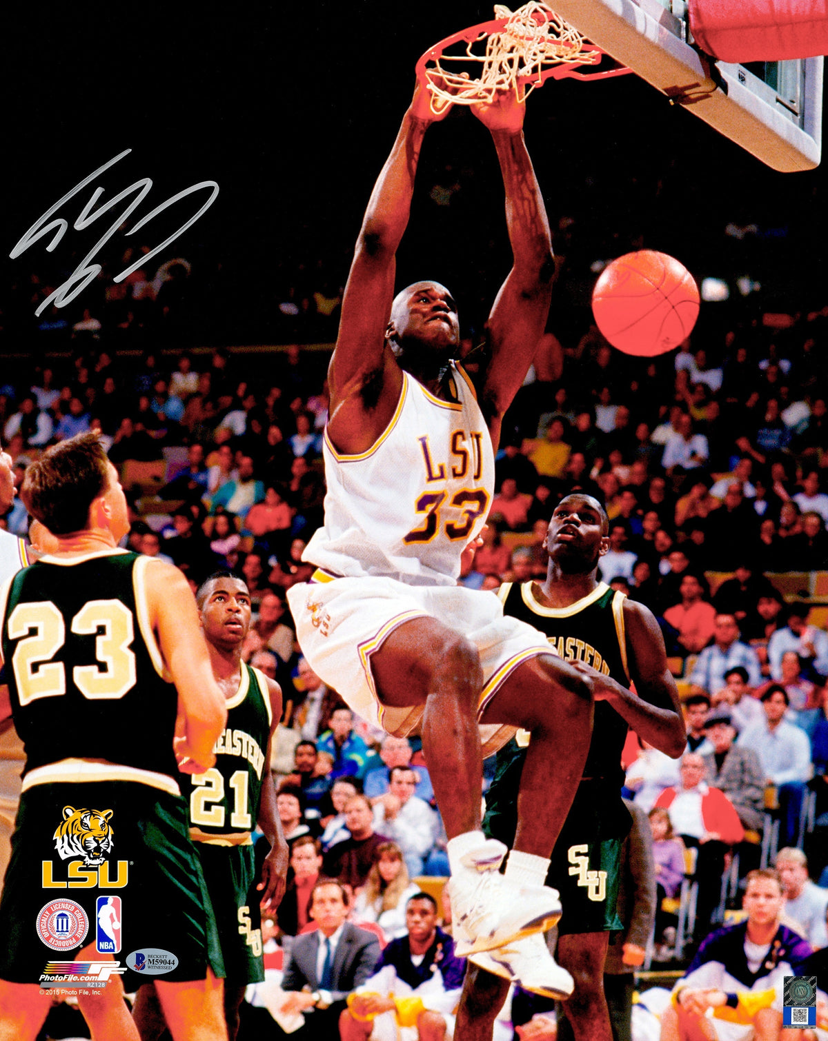 Shaquille O'Neal Autographed 16x20 Photo LSU Tigers Beckett BAS Witness
