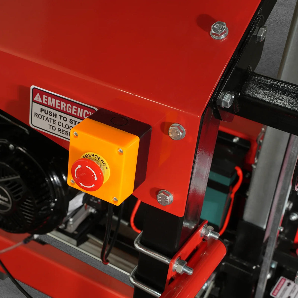 32" Portable Sawmill,  420cc 15HP E-Start Gasoline Engine,  26.5" Board Width,  13' Track Length ,  SM-32