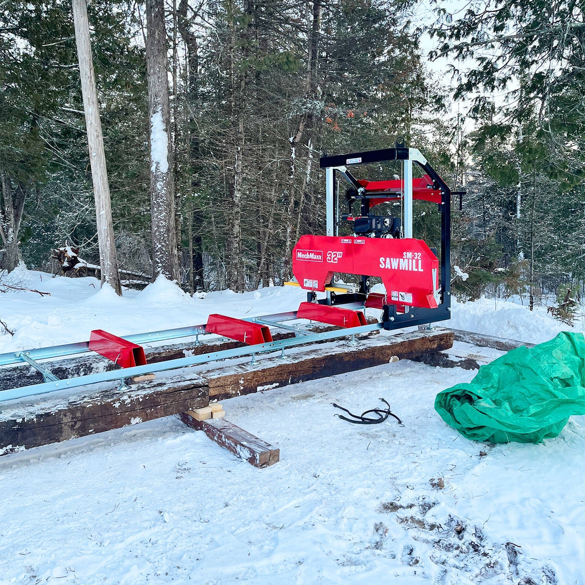 32" Portable Sawmill,  420cc 15HP E-Start Gasoline Engine,  26.5" Board Width,  13' Track Length ,  SM-32